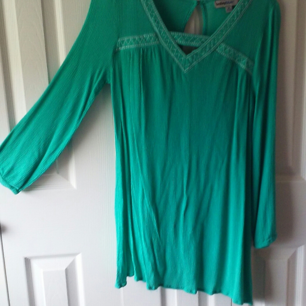 V-neck long sleeve tunic